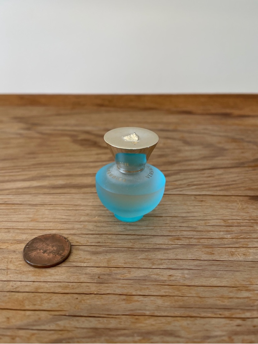 NWOB Versace Dylan Turquoise for Women Mini Perfume Fragrance 0.17 oz 5 ml EDT - Picture 6 of 7